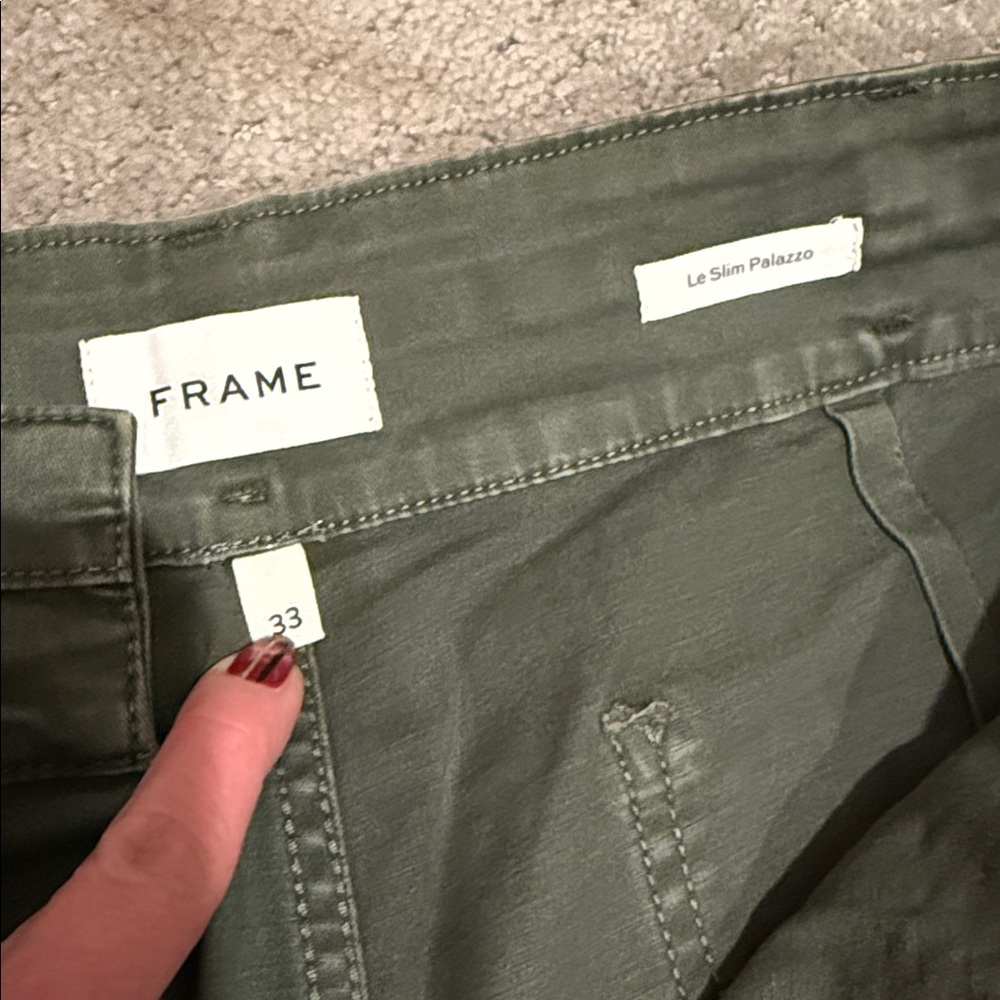 FRAME
Frame Double Waistband Wide Leg
Jeans in Washed Surplus - Picture 8 of 12